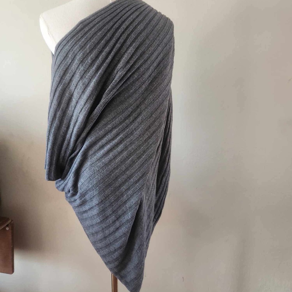 Elegant Gray Ribbed Off Shoulder Sweater M/L